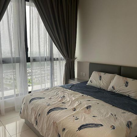 Eco Nest 3 Bedroom Duplex Apartment Nusajaya  Bagian luar foto