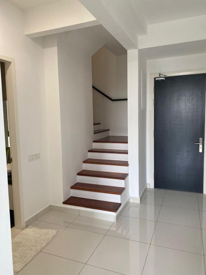Eco Nest 3 Bedroom Duplex Apartment Nusajaya  Bagian luar foto