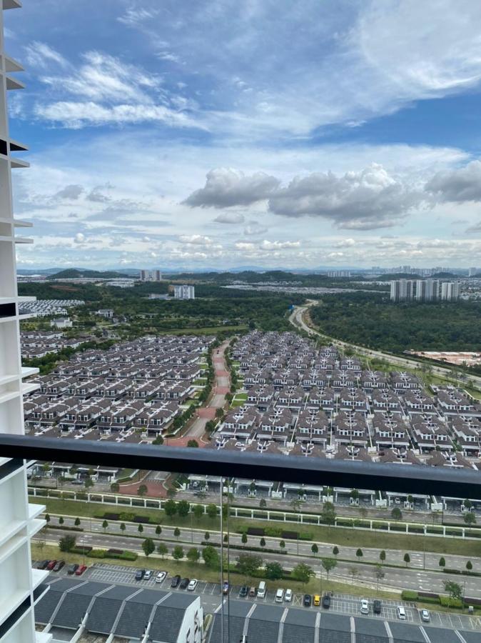 Eco Nest 3 Bedroom Duplex Apartment Nusajaya  Bagian luar foto