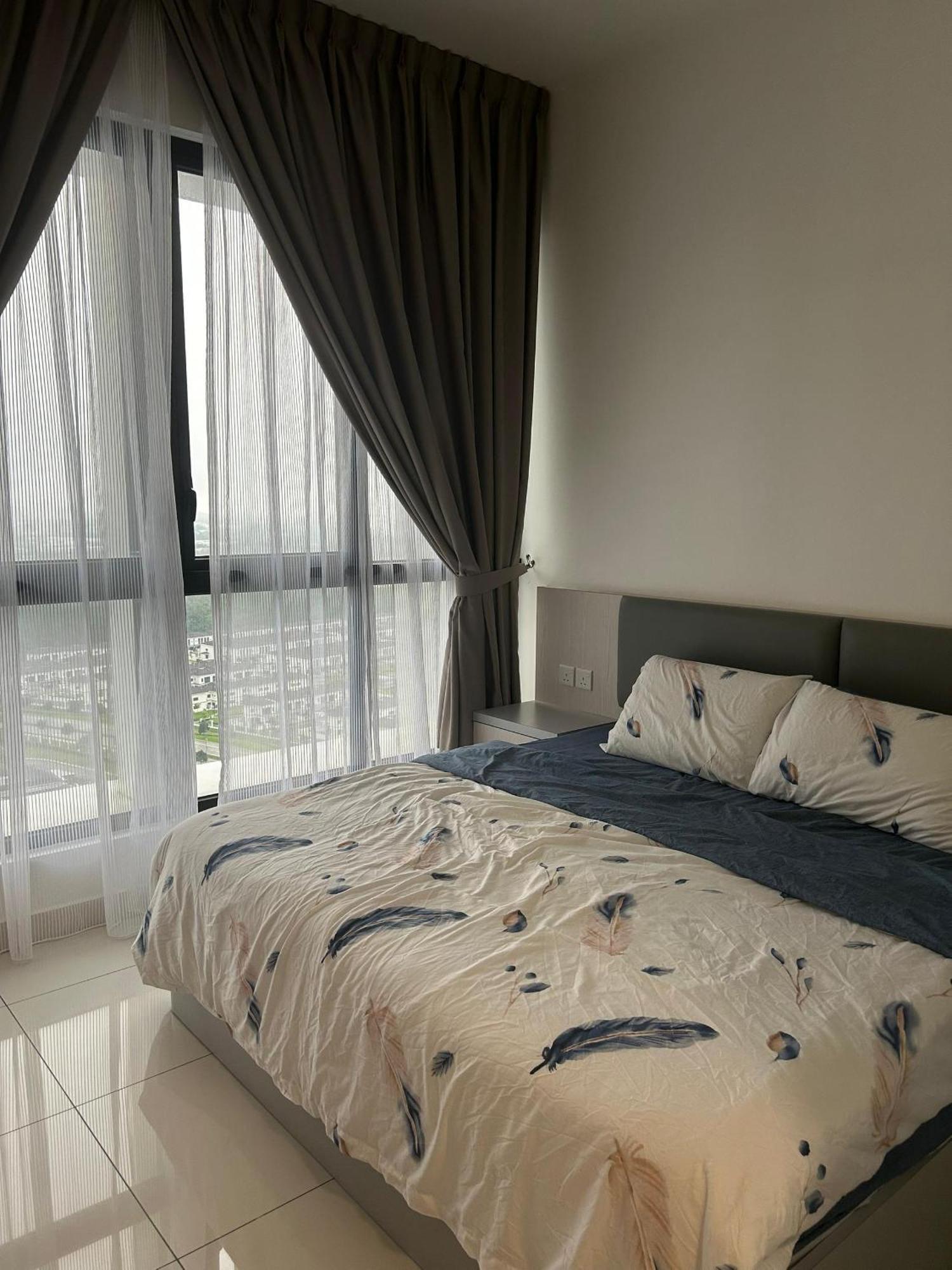 Eco Nest 3 Bedroom Duplex Apartment Nusajaya  Bagian luar foto